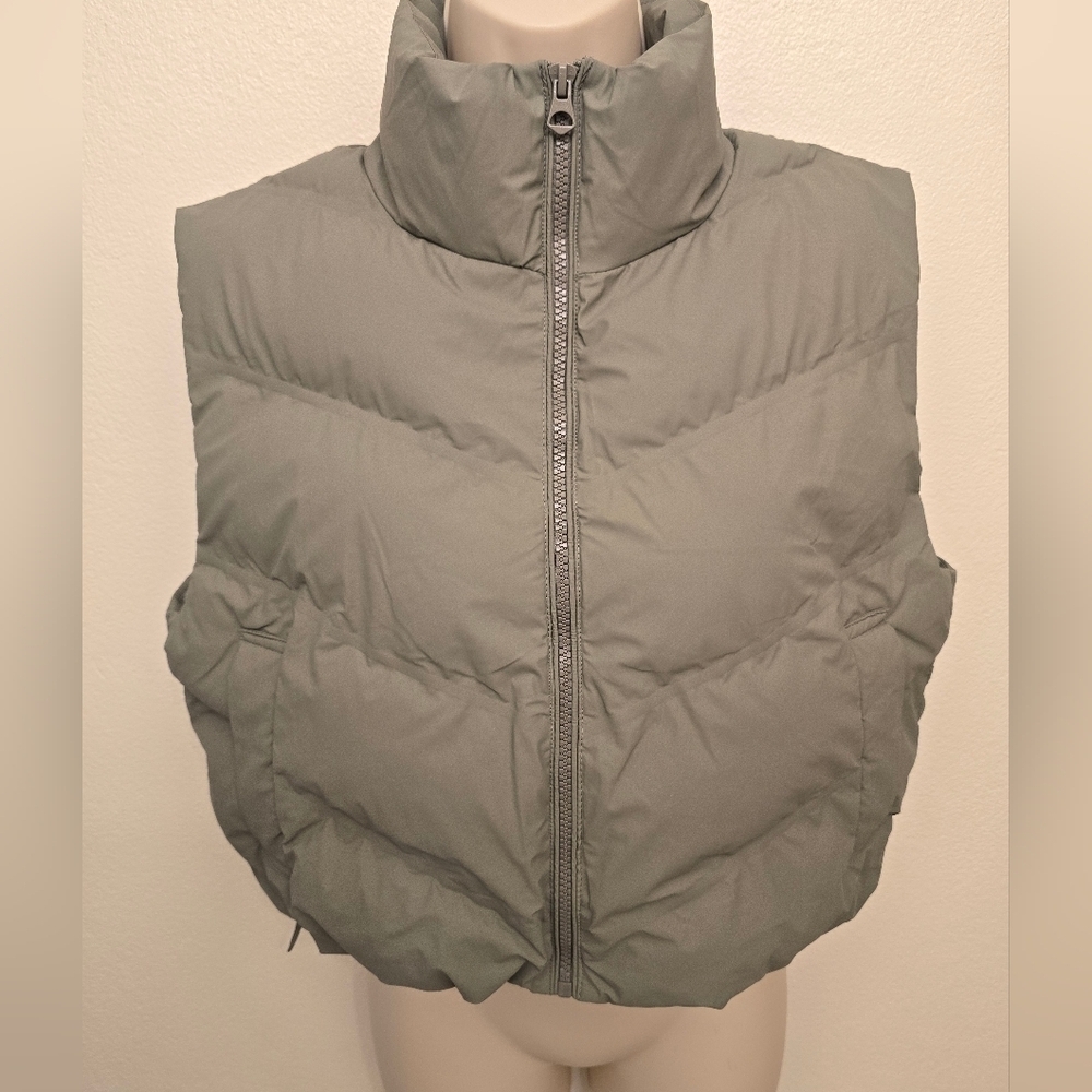 NWT Love Tree Ladies Cropped Puffer Vest